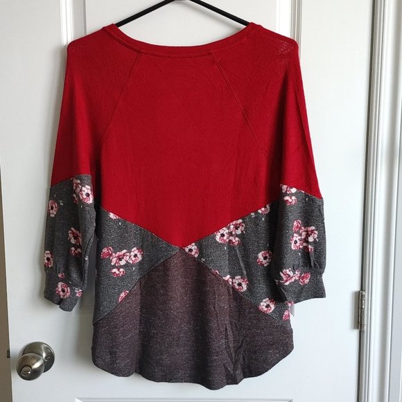 V-Neck Patchwork Top - Picture 2 of 10